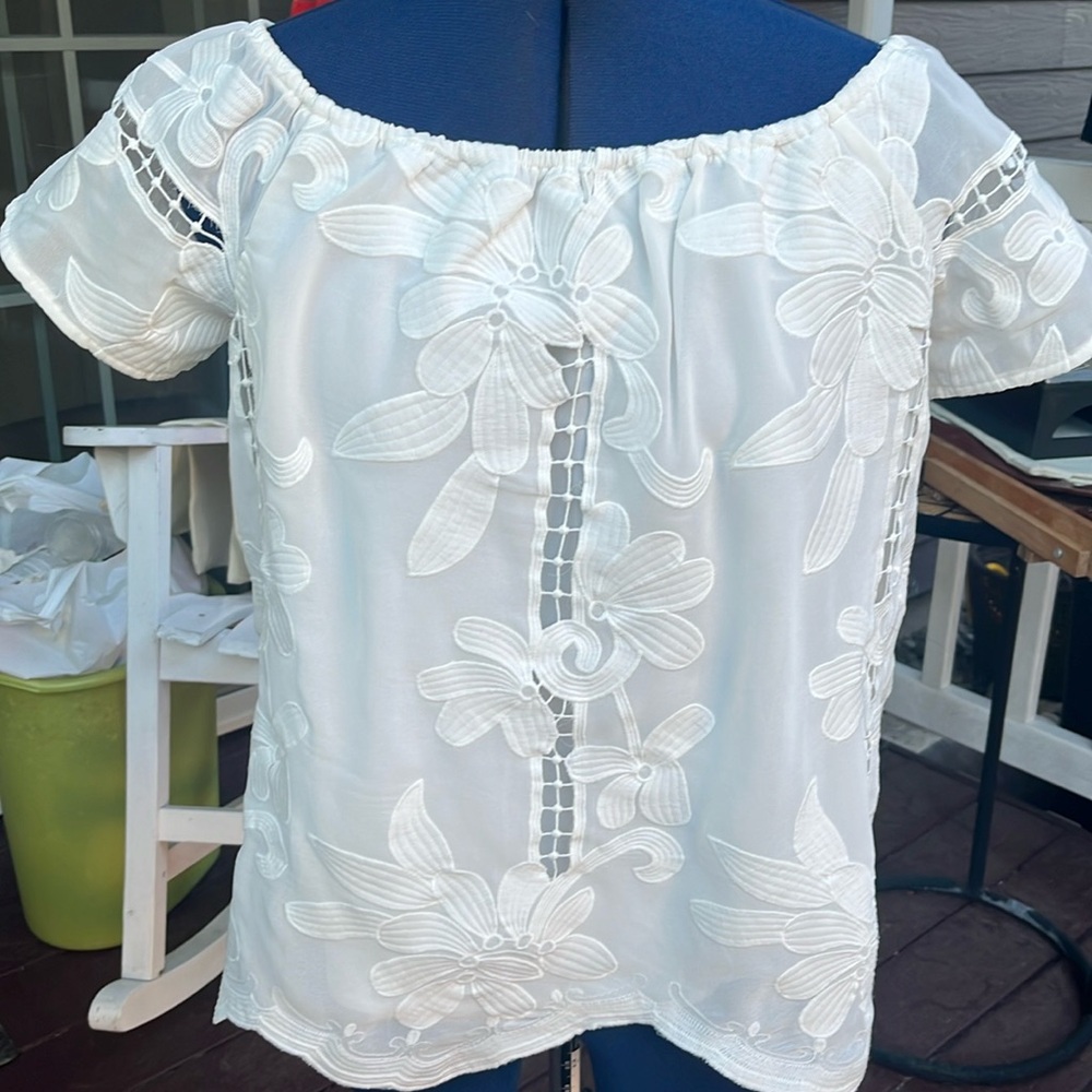 WAYF Women’s Embroidered Top